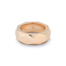 QUENTIN 18K GOLD FACETED HEXAGON PATTERN BAND RING