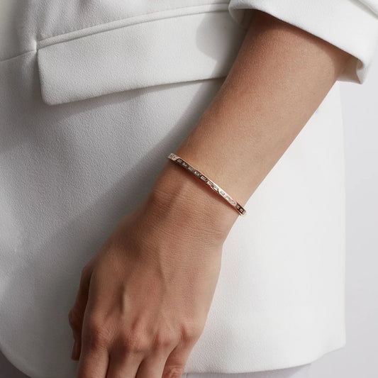 OTTOLINE 18K GOLD AND DIAMOND BAGUETTE CUFF