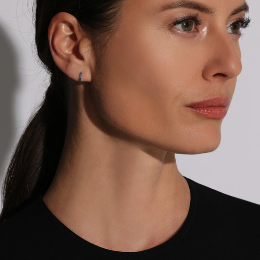 WF CLASSIC 18K BLUE SAPPHIRE 1/2 PAIR SINGLE ROW HUGGIE