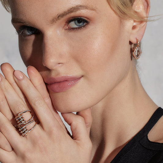 HUXLEY 18K GOLD AND DIAMOND SINGLE COIL LINK RING