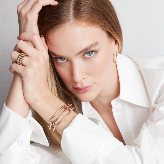 MORRELL 18K GOLD GRADUATING CHAIN LINK BRACELET WITH ELONGATED LINK