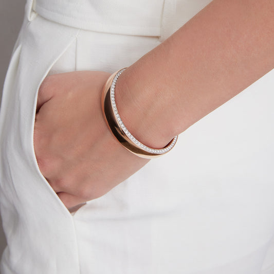 LYTTON 18K GOLD AND DIAMOND EDGE BOMBE BANGLE BRACELET