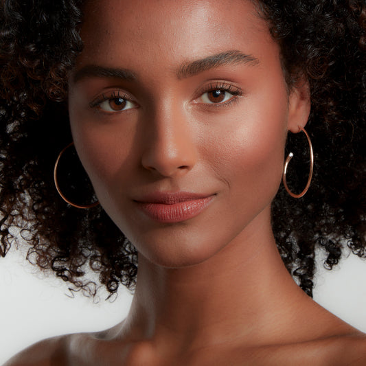 THOBY 18K AND SINGLE DIAMOND TUBULAR HOOP EARRING