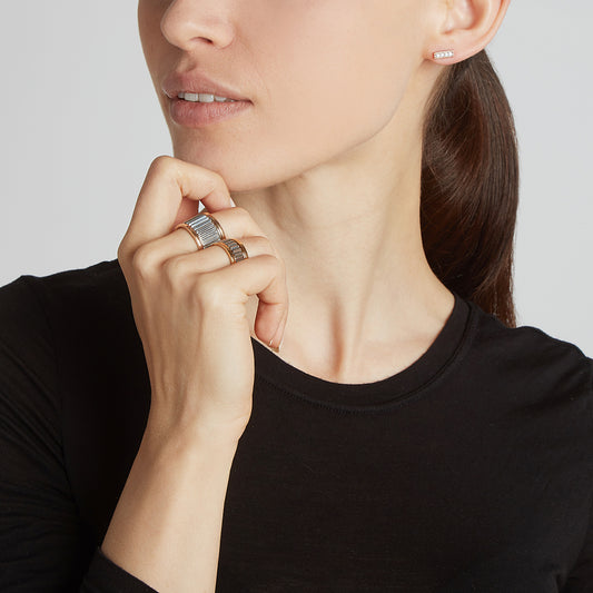 WF CLASSIC 18K AND DIAMOND MINI BAR STUDS